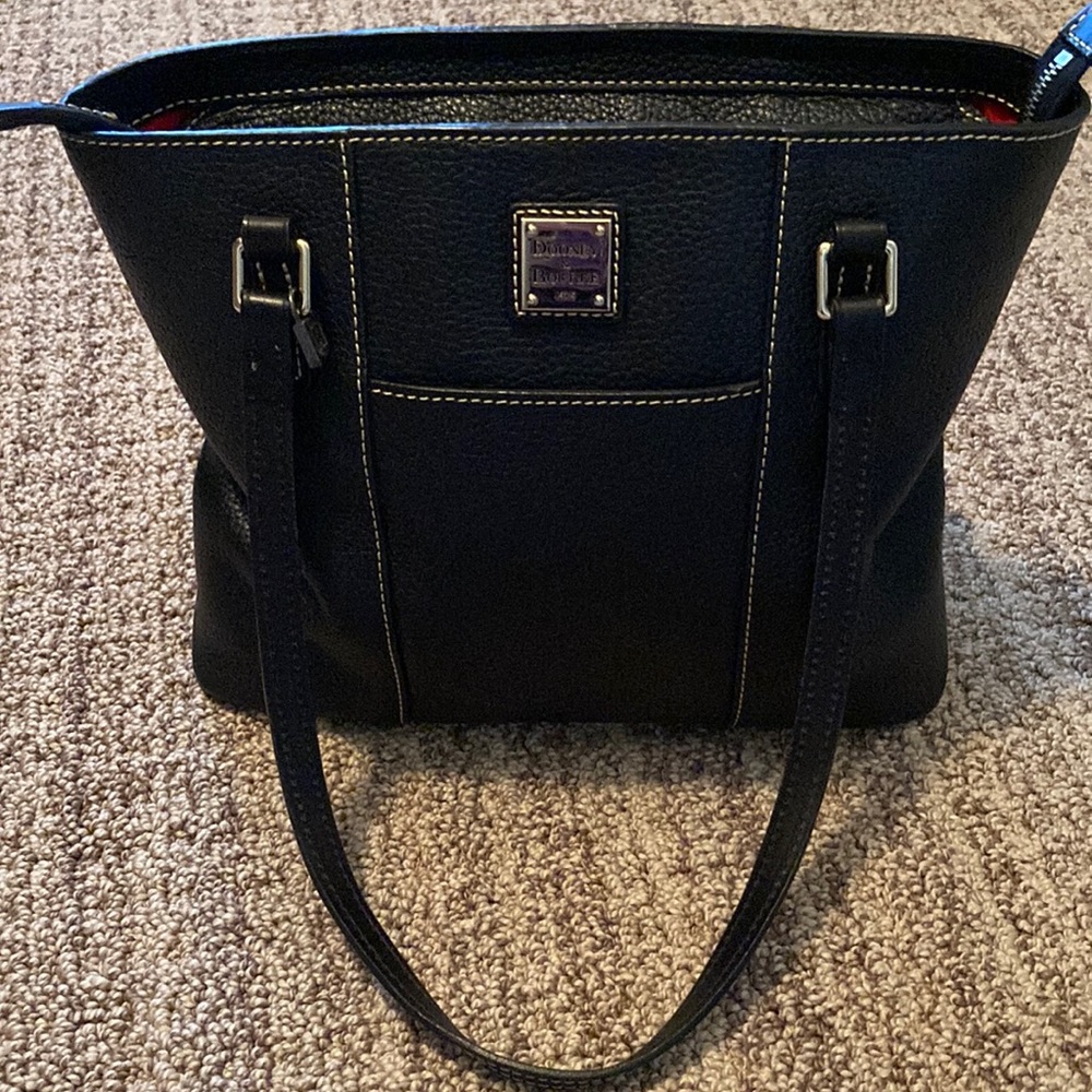 Dooney & Bourke Black Leather Shoulder Bag with Contrast Stitching